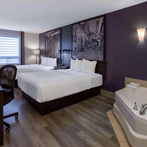 Deluxe Queen Suite